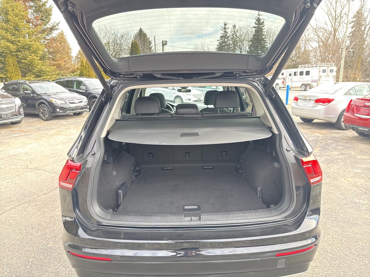 2020 Volkswagen Tiguan IQ DRIVE Photo