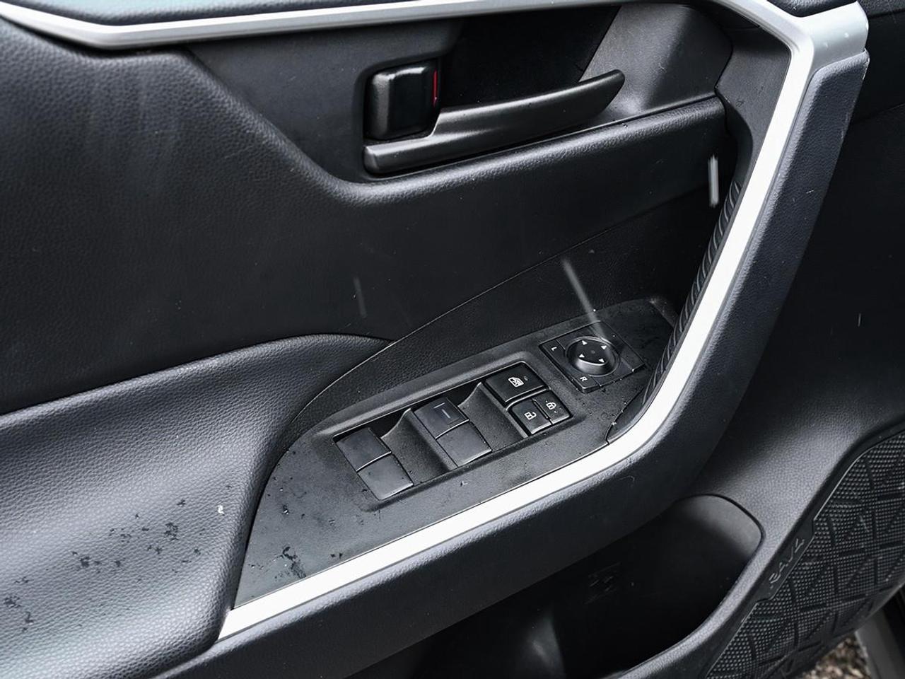 2025 Toyota RAV4 LE 4dr All-wheel Drive Photo