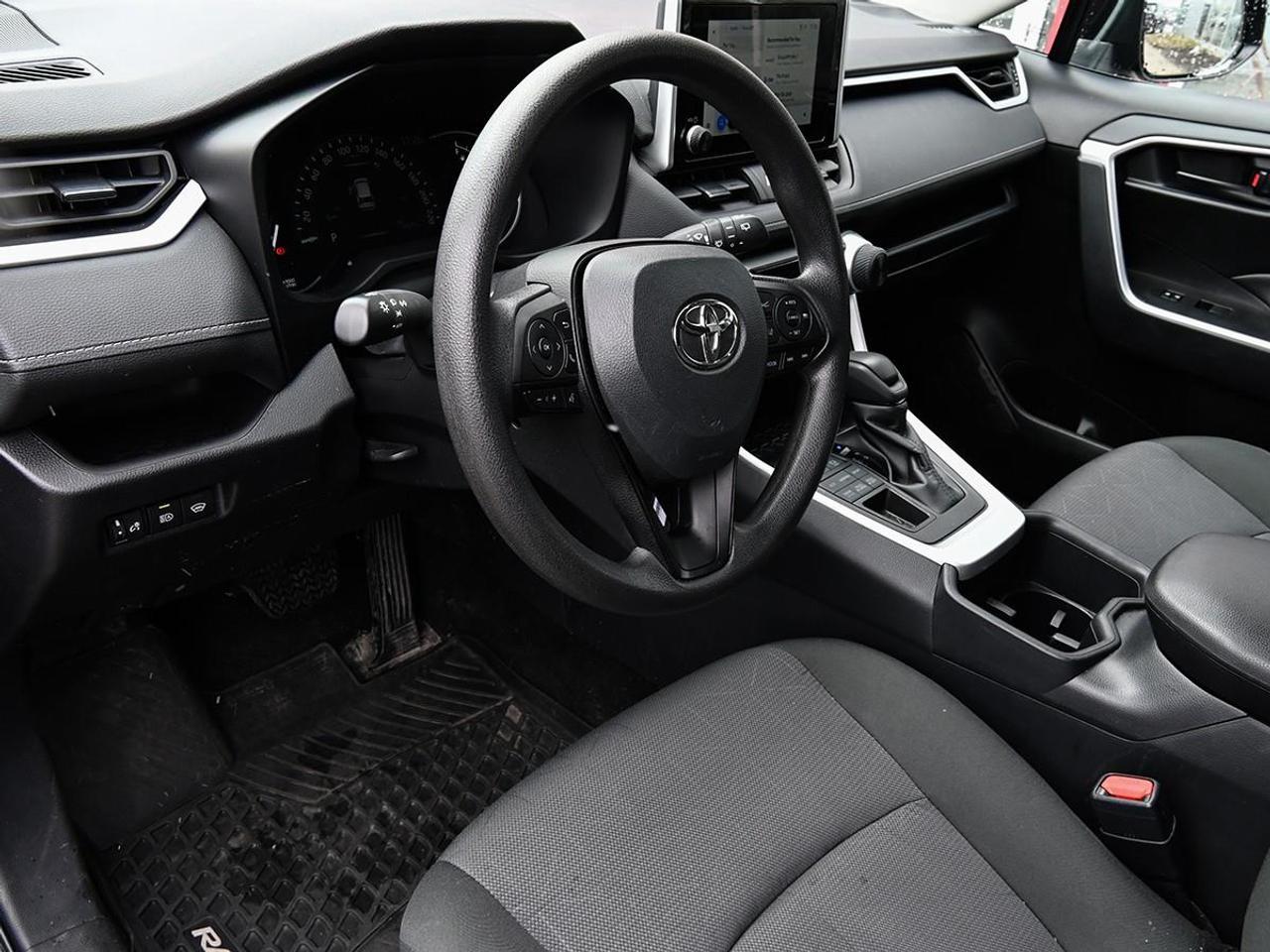 2025 Toyota RAV4 LE 4dr All-wheel Drive Photo