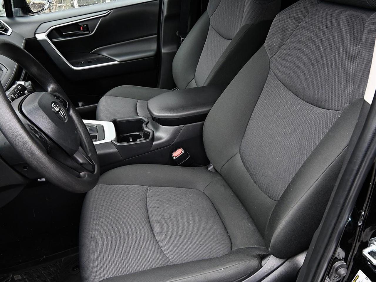 2025 Toyota RAV4 LE 4dr All-wheel Drive Photo