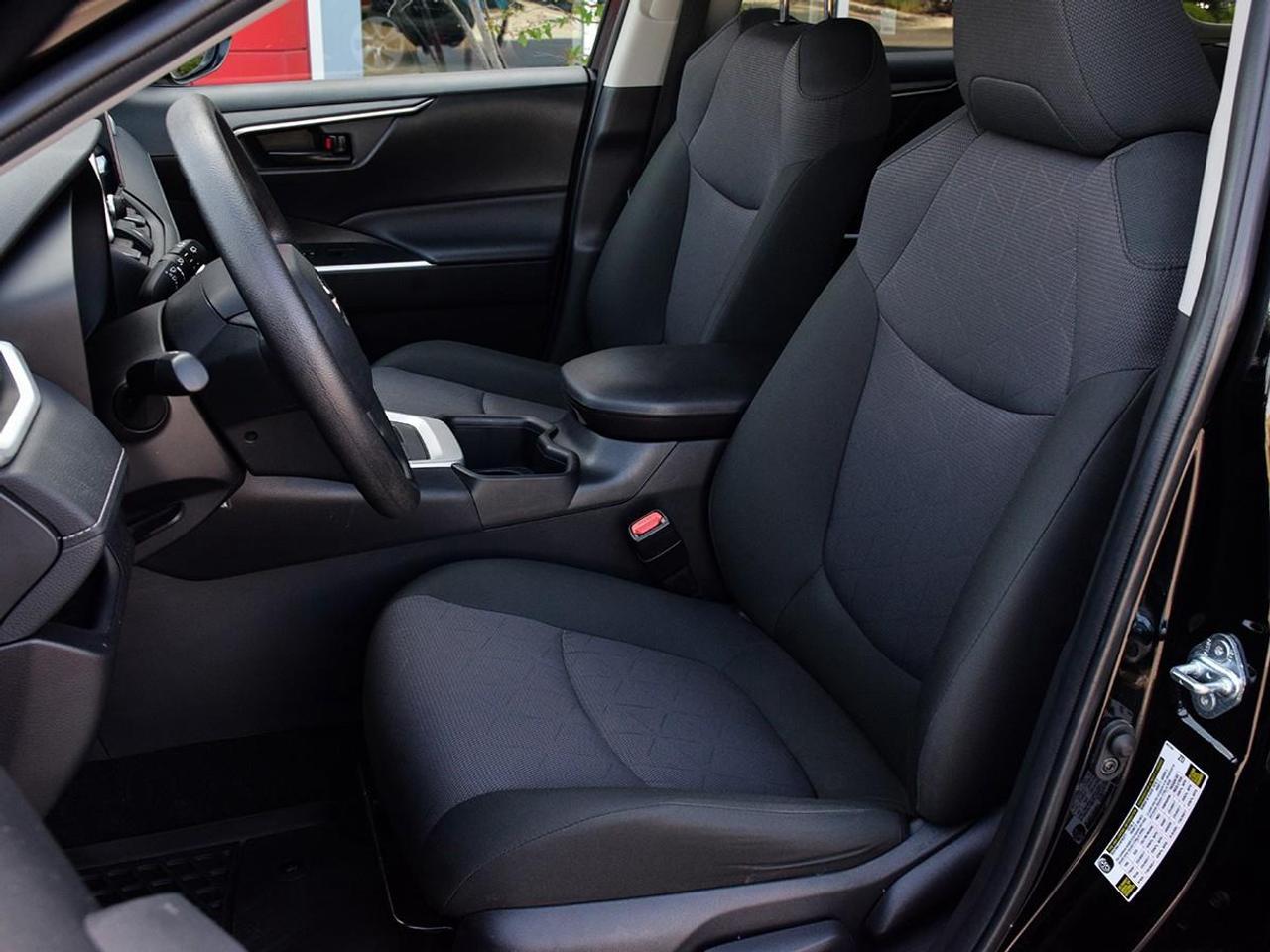 2025 Toyota RAV4 LE 4dr All-wheel Drive Photo