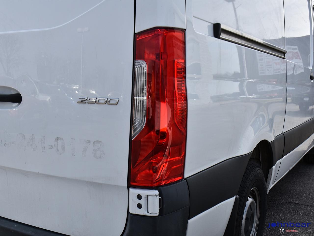 2021 Mercedes-Benz Sprinter Crew Van BASE Photo