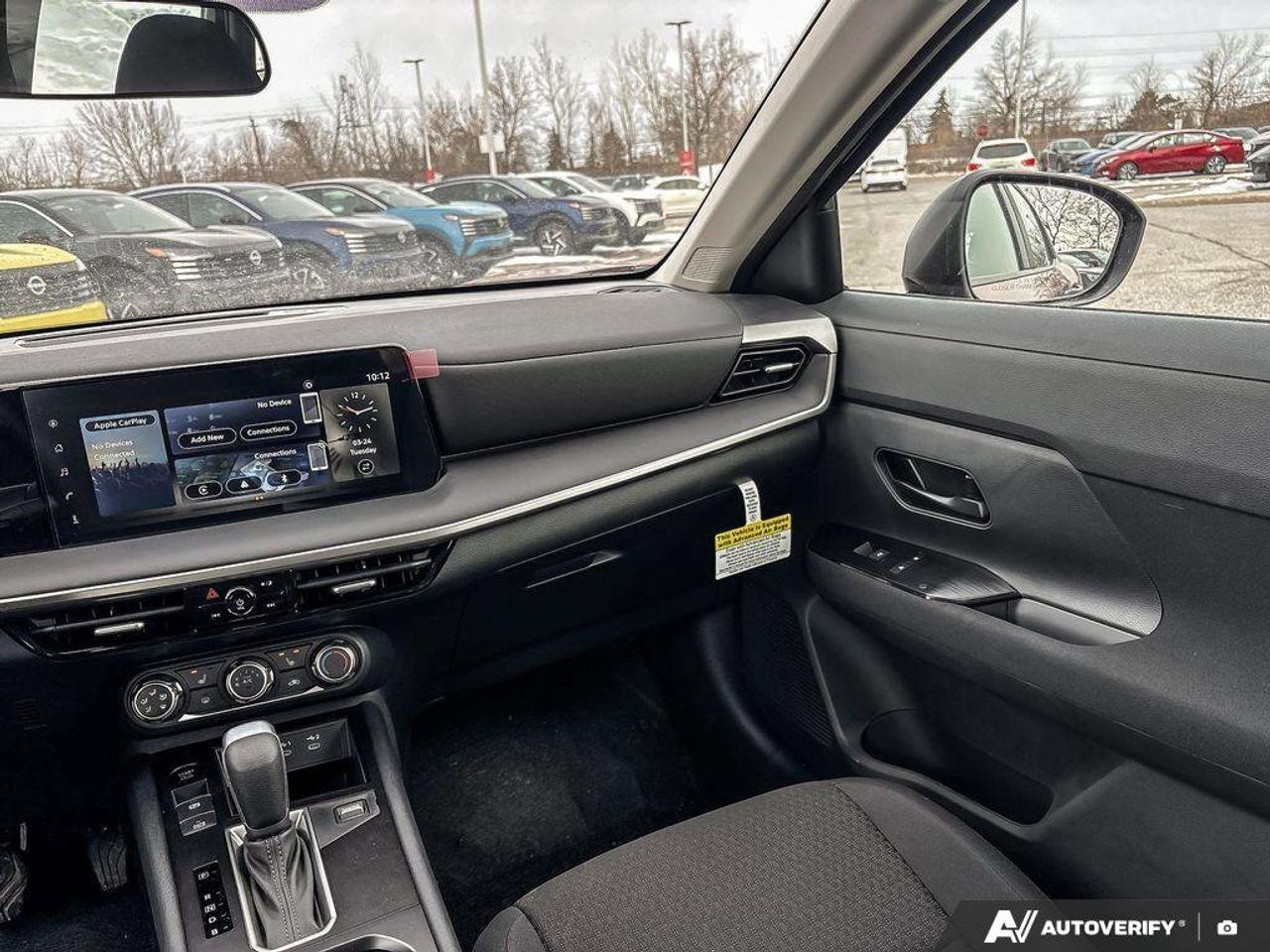 2025 Nissan Kicks S Photo