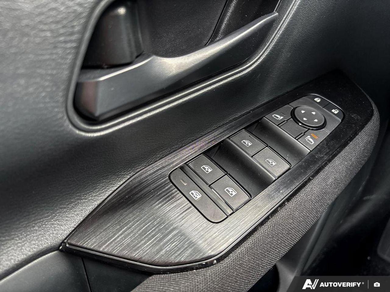 2025 Nissan Kicks S Photo