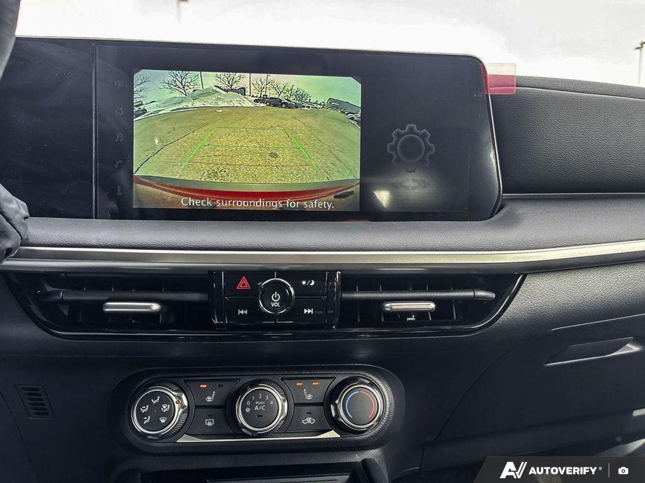 2025 Nissan Kicks S Photo