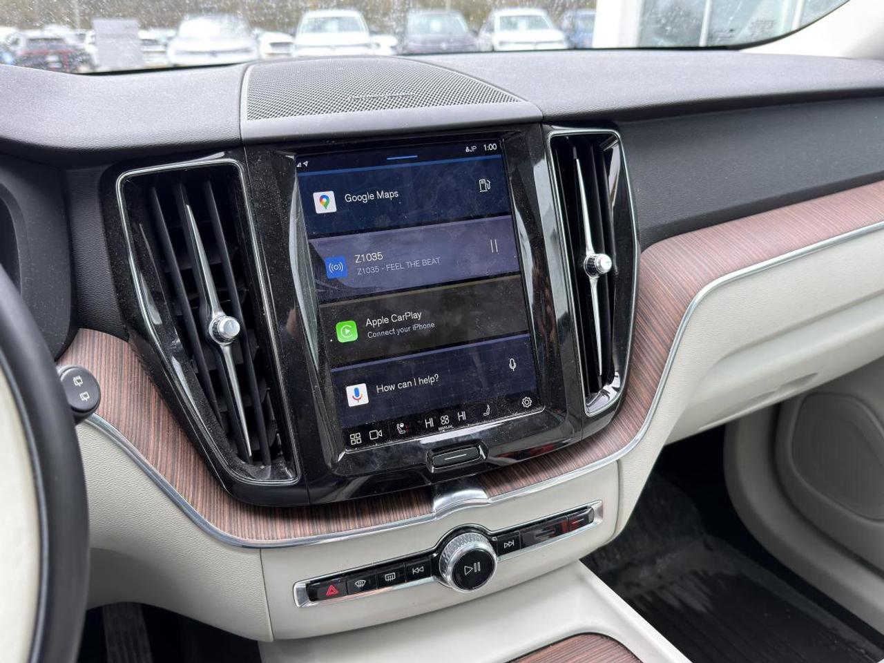 2022 Volvo XC60 B6 AWD Momentum Photo