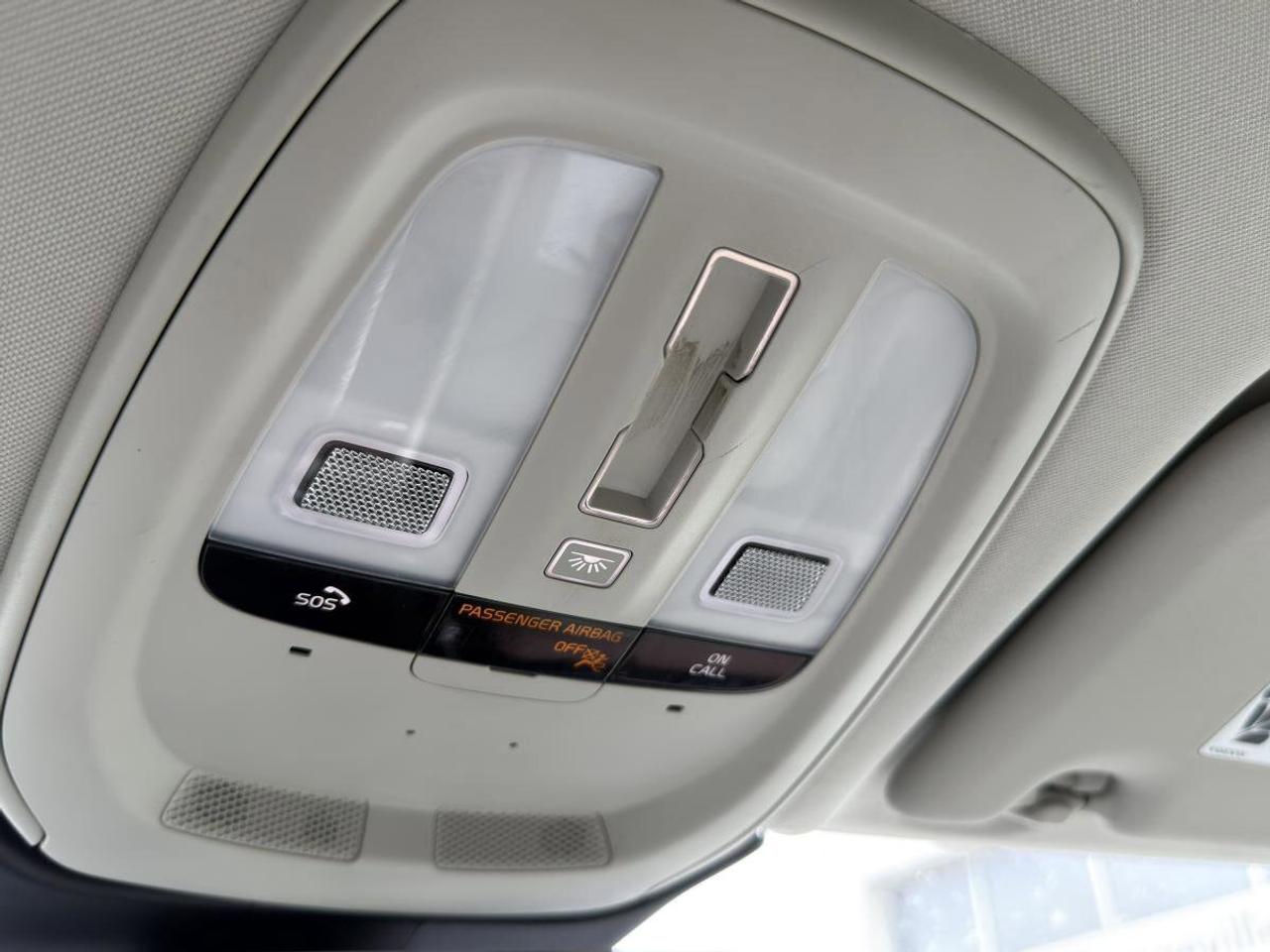 2022 Volvo XC60 B6 AWD Momentum Photo