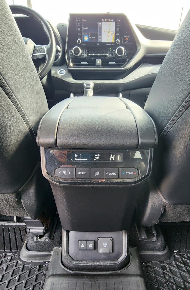 2021 Toyota Highlander Limited AWD V6 3.5L Photo