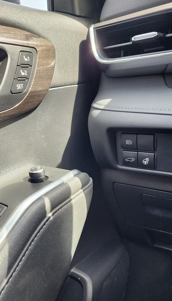 2021 Toyota Highlander Limited AWD V6 3.5L Photo