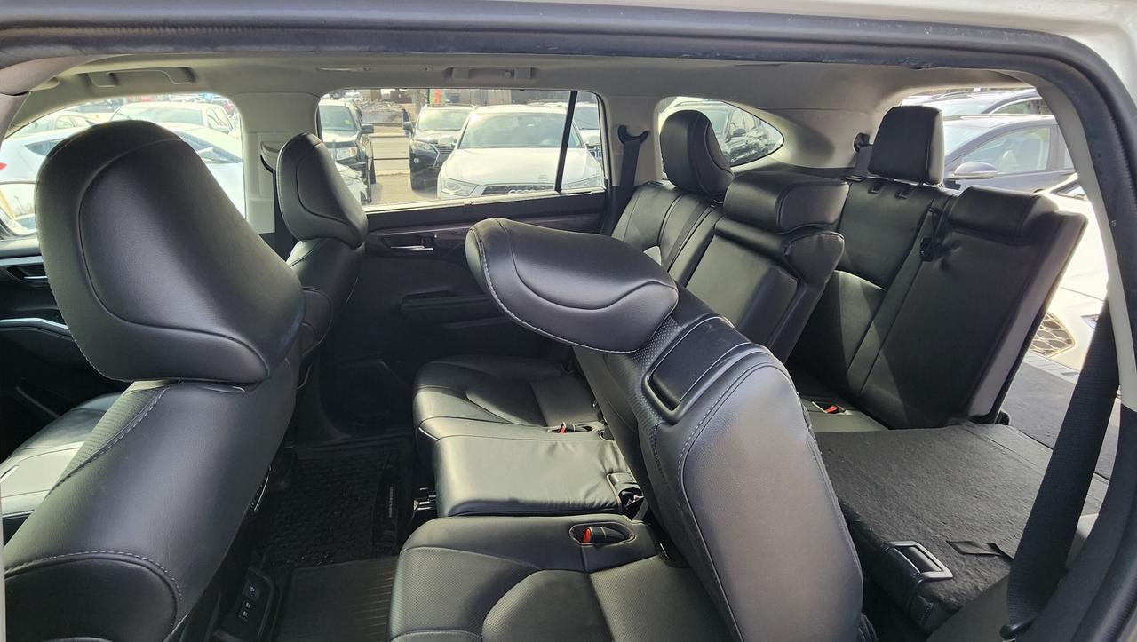 2021 Toyota Highlander Limited AWD V6 3.5L Photo