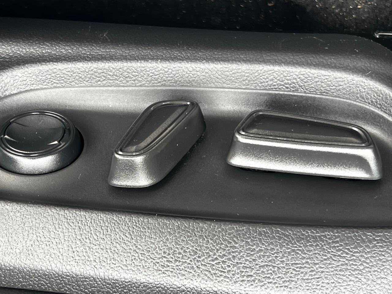 2021 Toyota Camry Hybrid SE Auto Photo