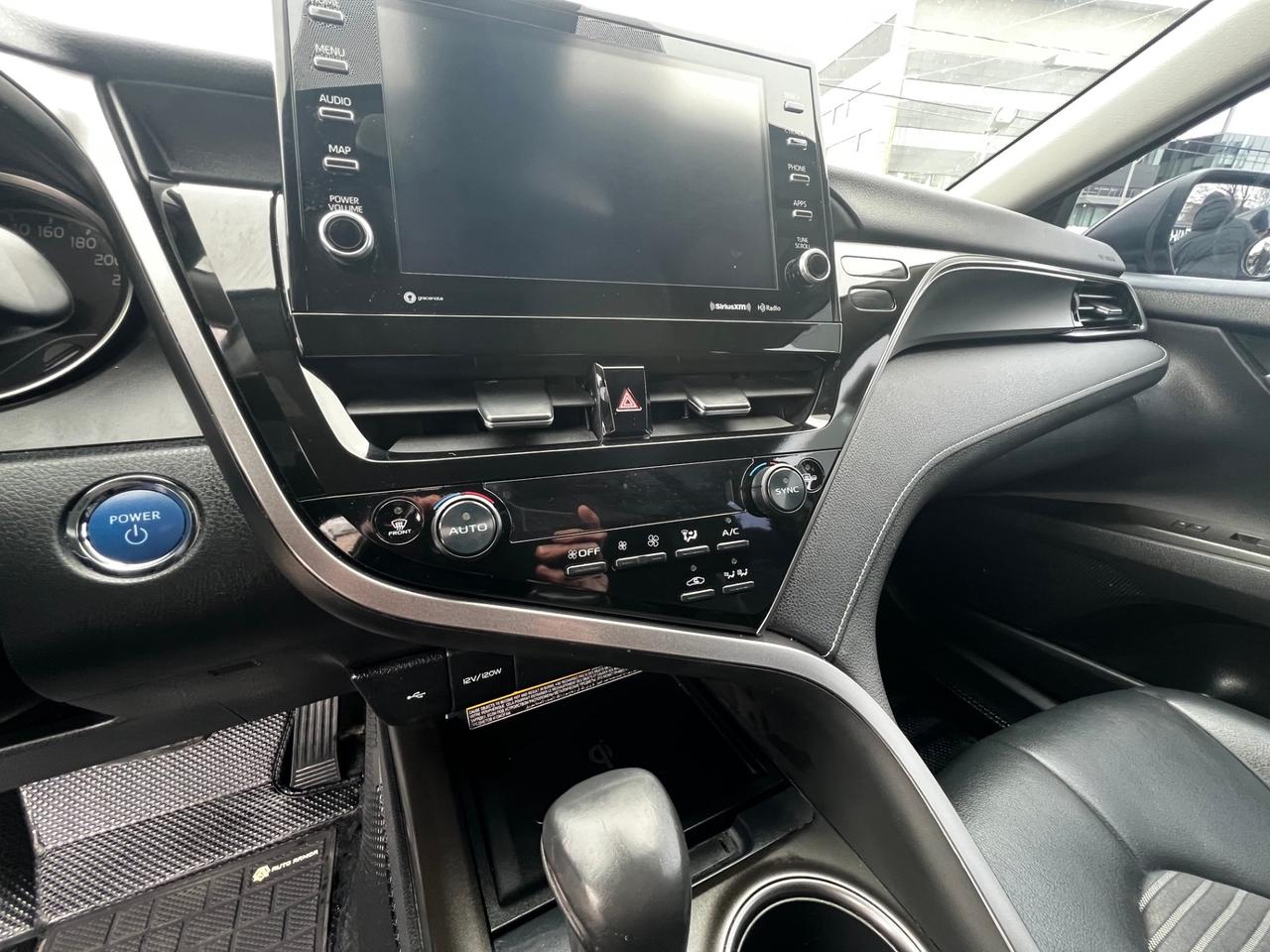 2021 Toyota Camry Hybrid SE Auto Photo