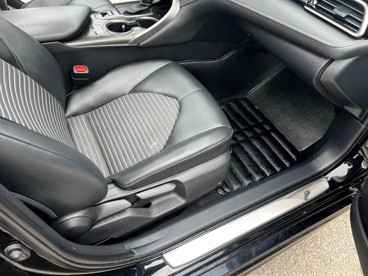 2021 Toyota Camry Hybrid SE Auto Photo