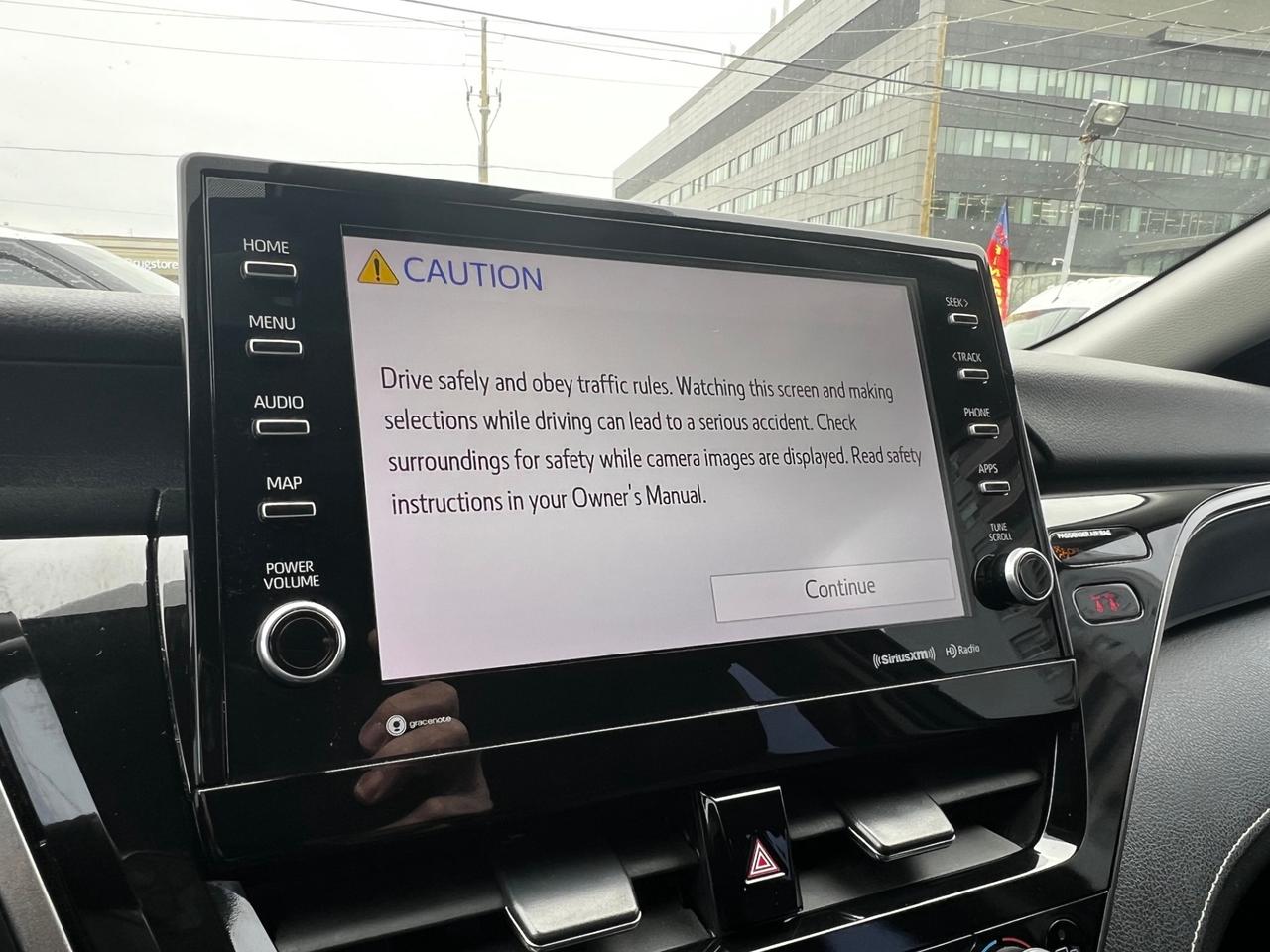 2021 Toyota Camry Hybrid SE Auto Photo