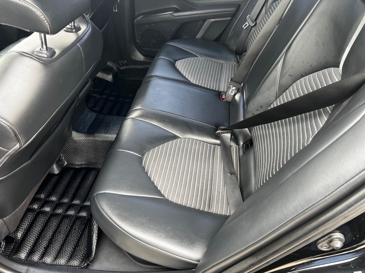 2021 Toyota Camry Hybrid SE Auto Photo