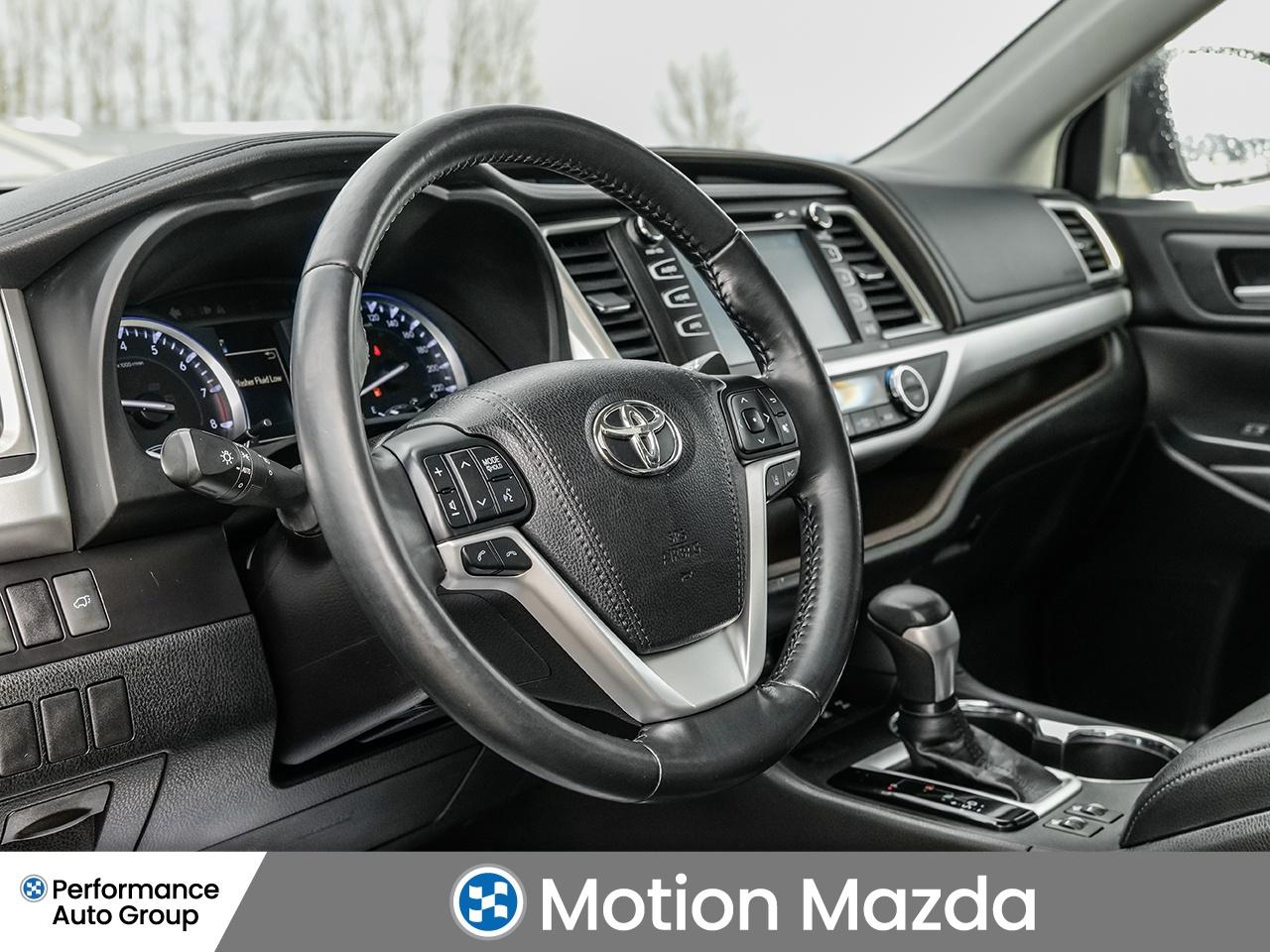 2018 Toyota Highlander AWD XLE   Nav   Sunroof   8 Passenger Photo