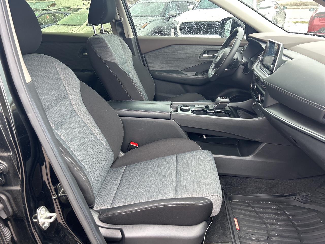 2023 Nissan Rogue SV Moonroof   LOW KM Photo