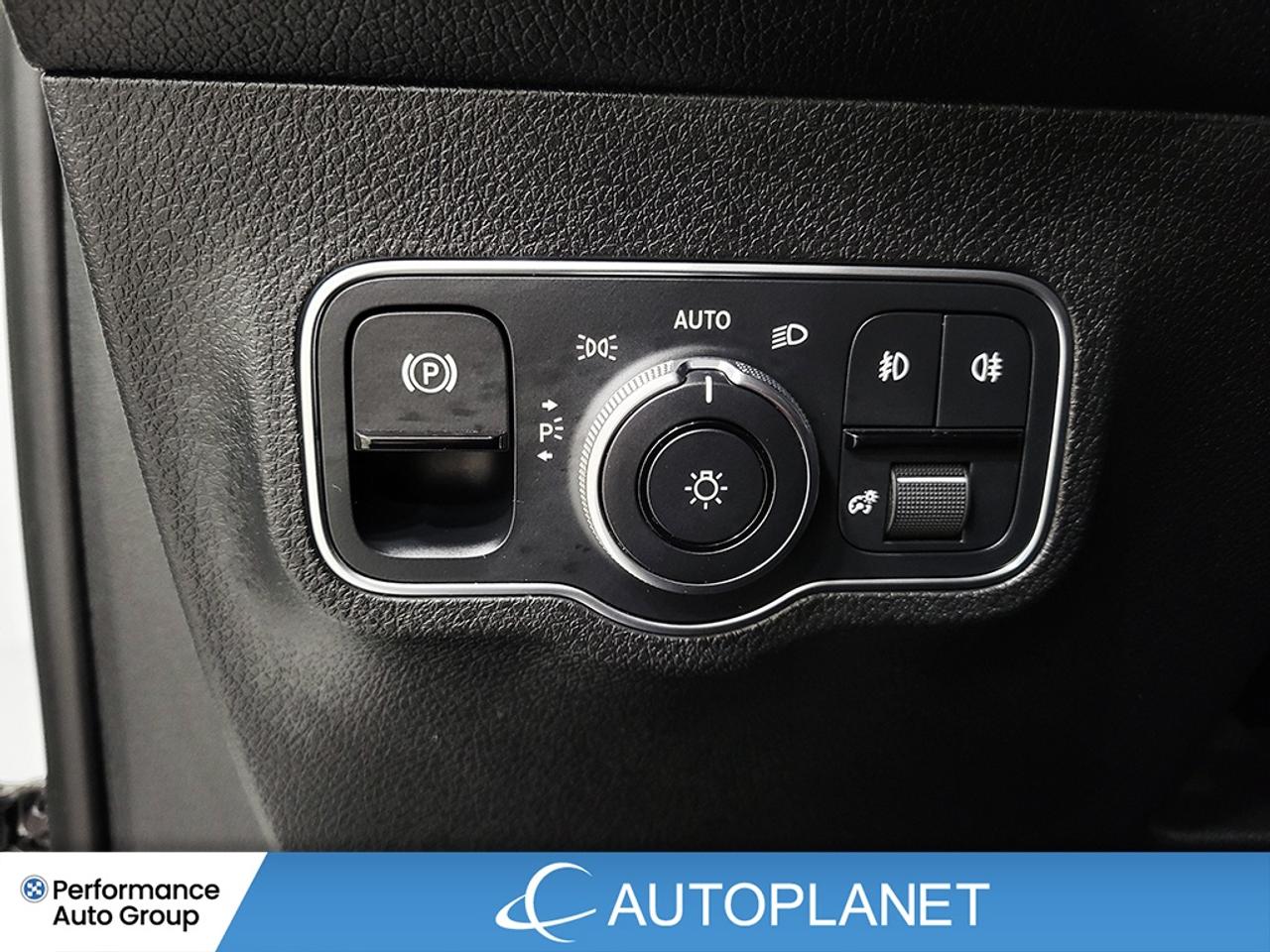 2023 Mercedes-Benz GLB 4MATIC, Pano Roof, Heated Seats, Android Auto! Photo