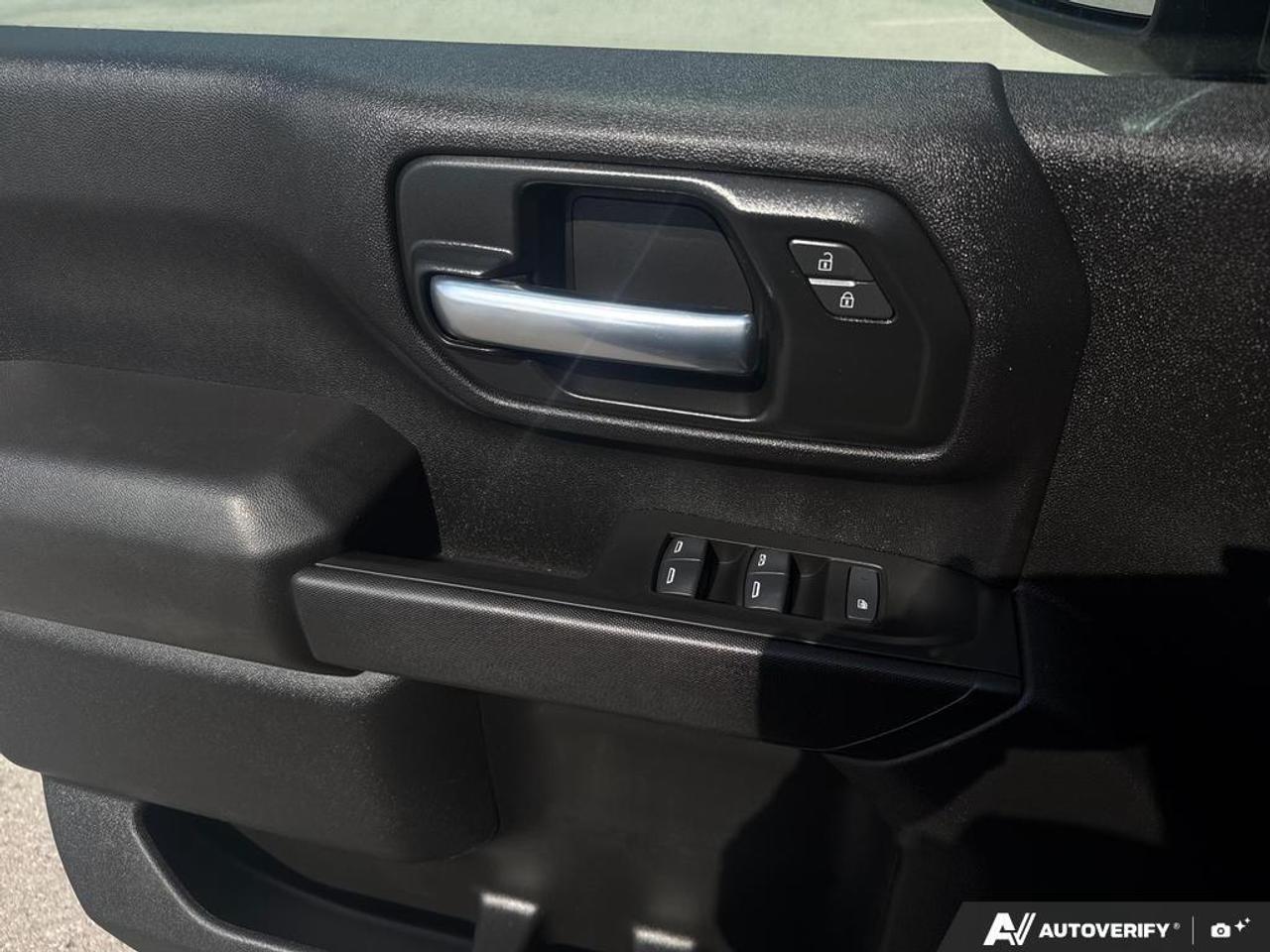 2025 GMC SIERRA 2500HD Pro   NO CLAIMS   6.6L V8 GAS   APPLE CARPLAY Photo