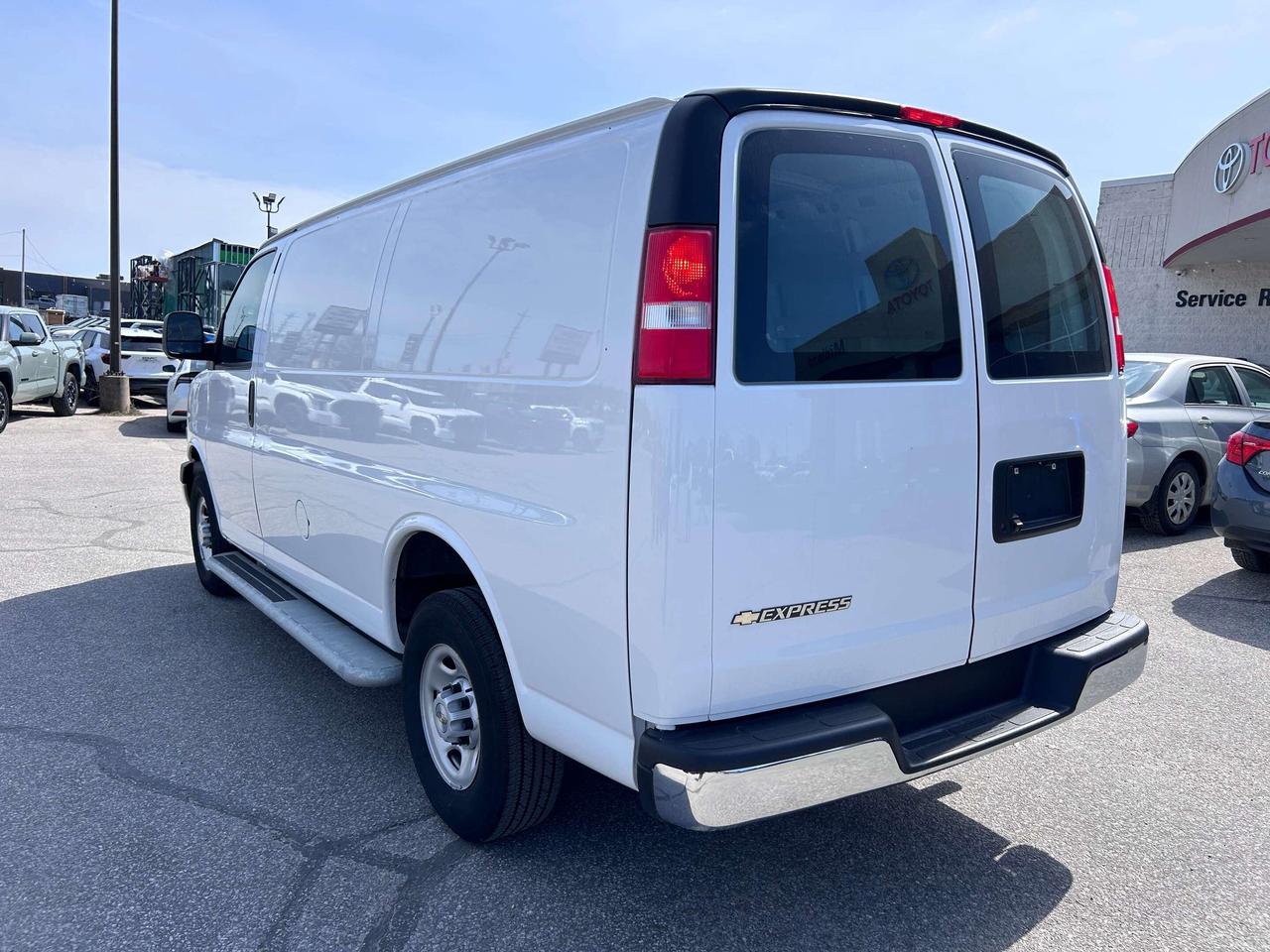 2024 Chevrolet Express RWD 2500 135 Photo