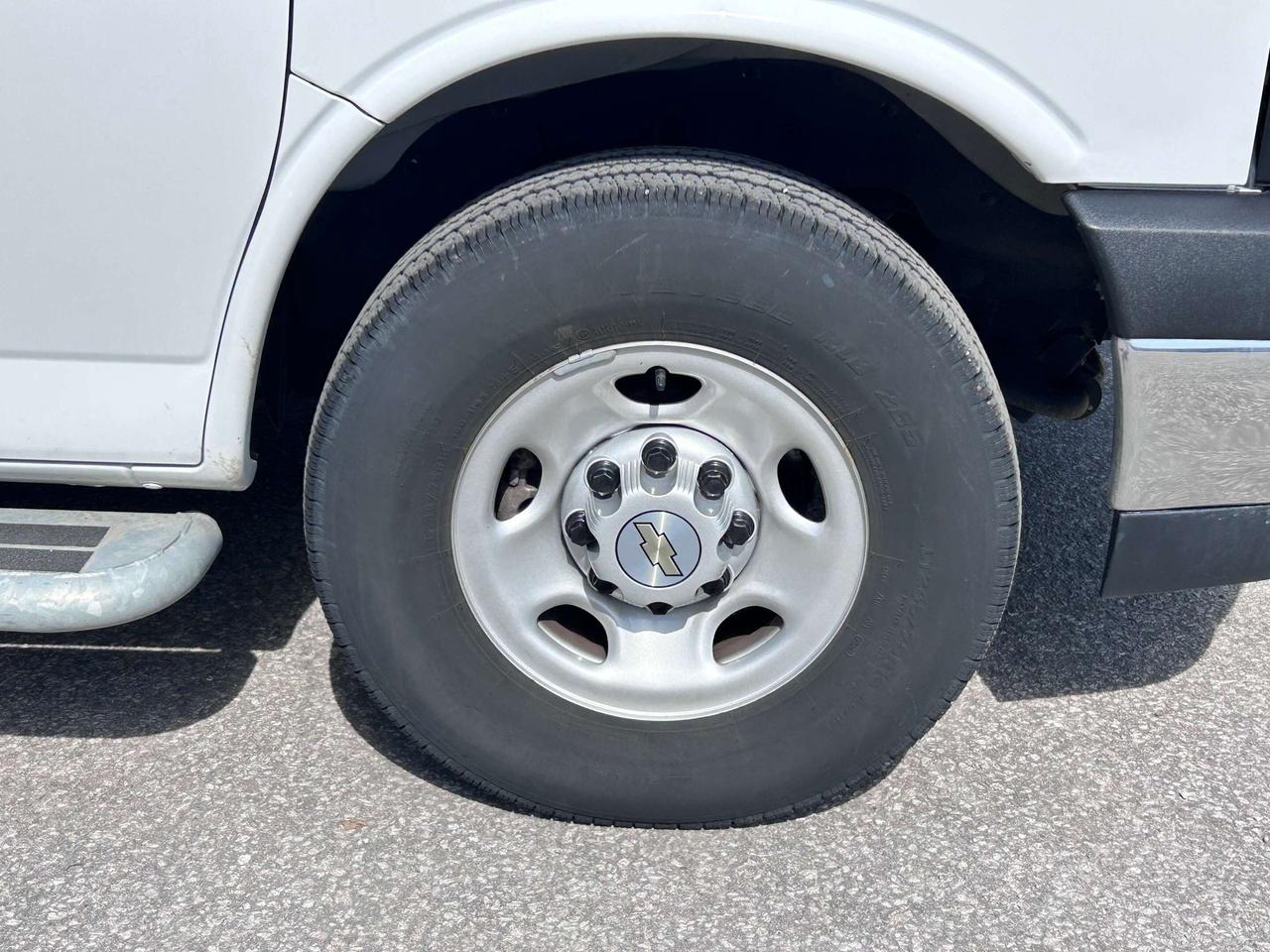 2024 Chevrolet Express RWD 2500 135 Photo