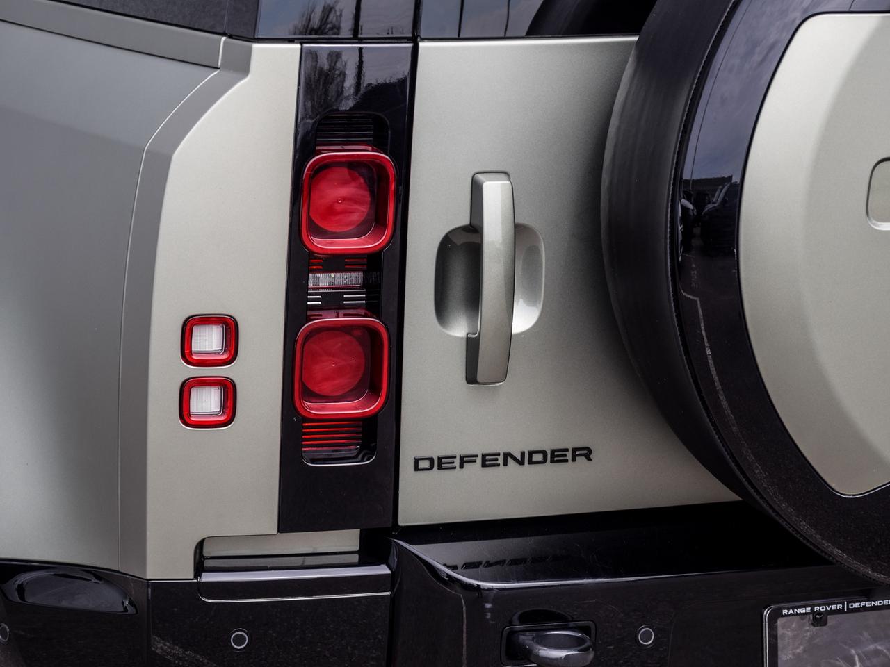 2025 Land Rover Defender X-Dynamic SE Photo