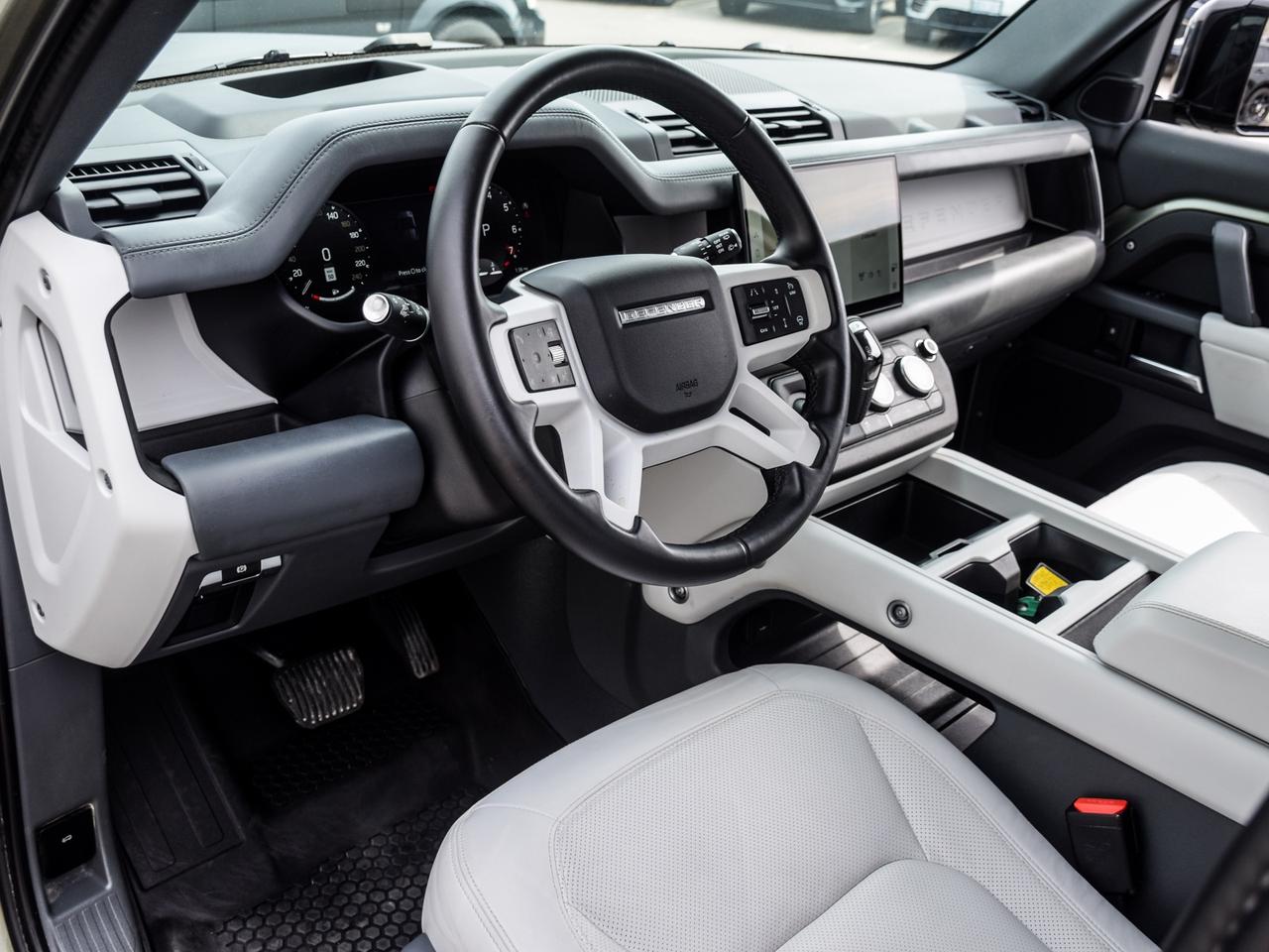2025 Land Rover Defender X-Dynamic SE Photo