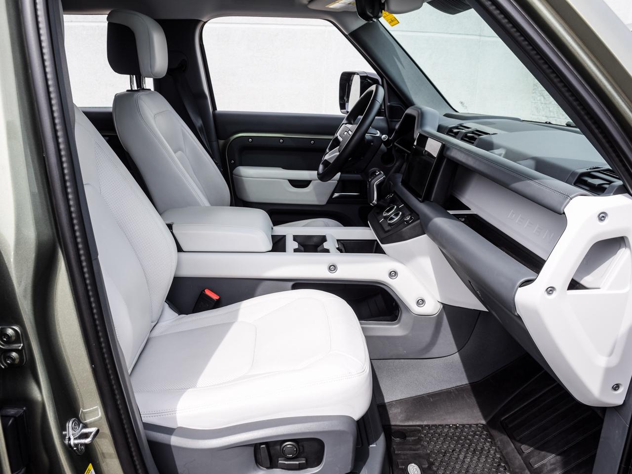 2025 Land Rover Defender X-Dynamic SE Photo