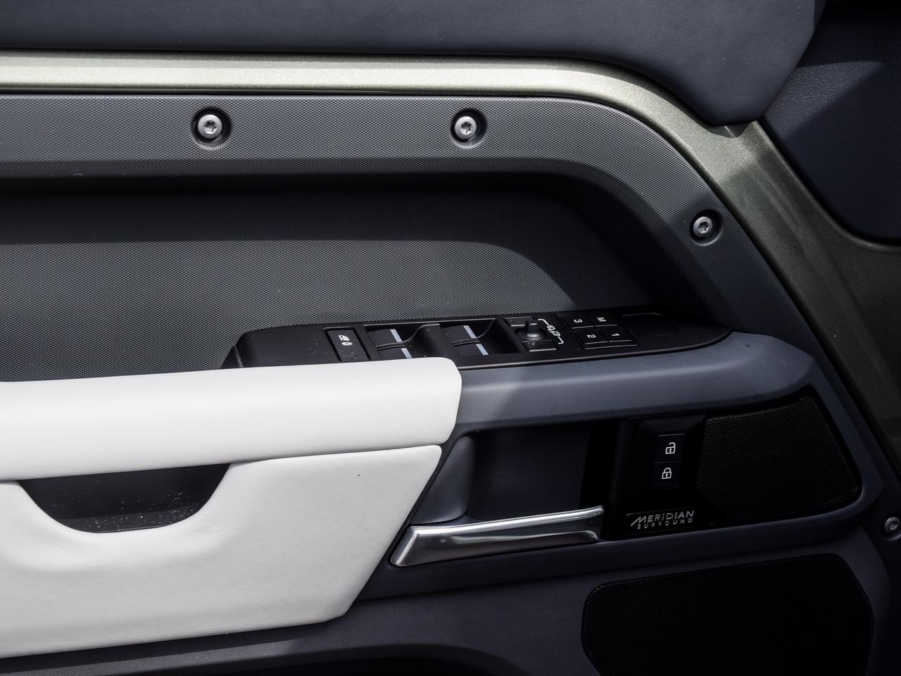 2025 Land Rover Defender X-Dynamic SE Photo