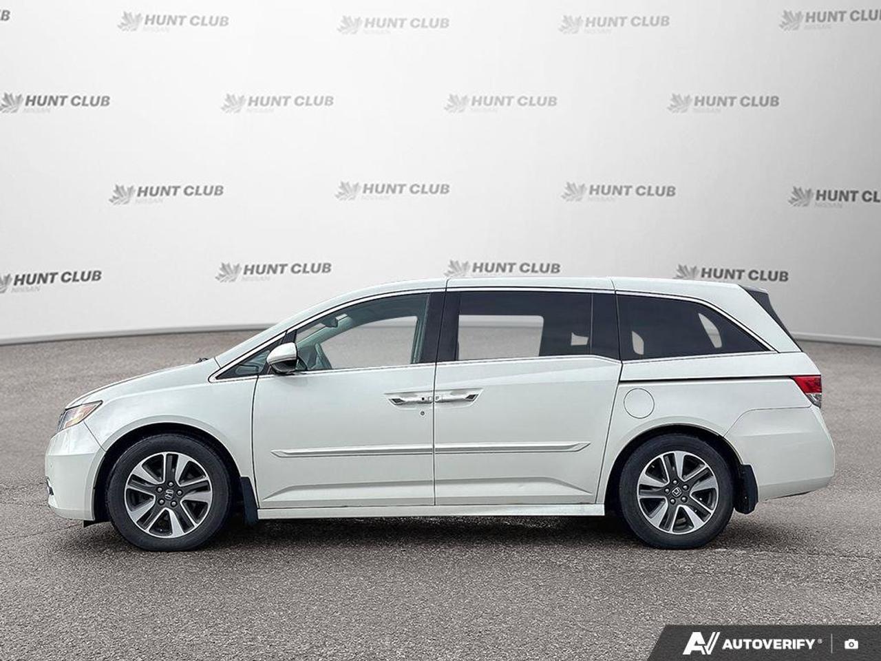 2016 Honda Odyssey Touring (AS-IS) Photo2