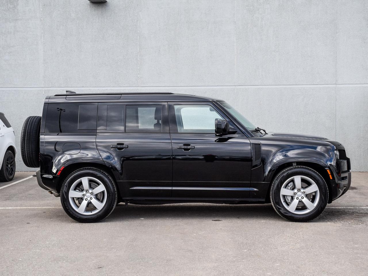 2025 Land Rover Defender X-Dynamic SE Photo