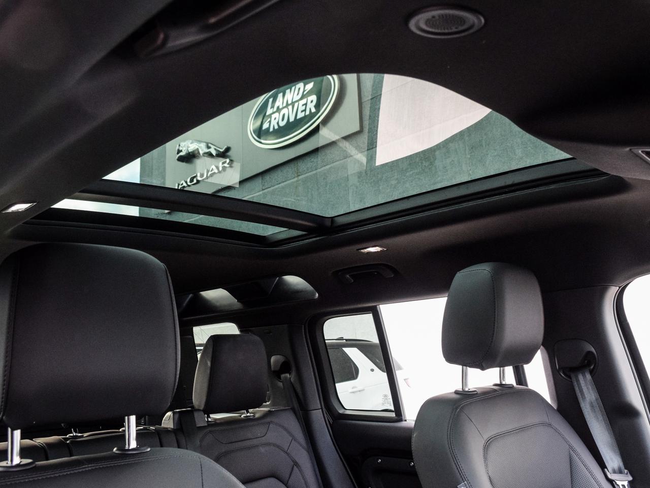 2025 Land Rover Defender X-DYNAMIC SE -DYNAMIC SE Photo
