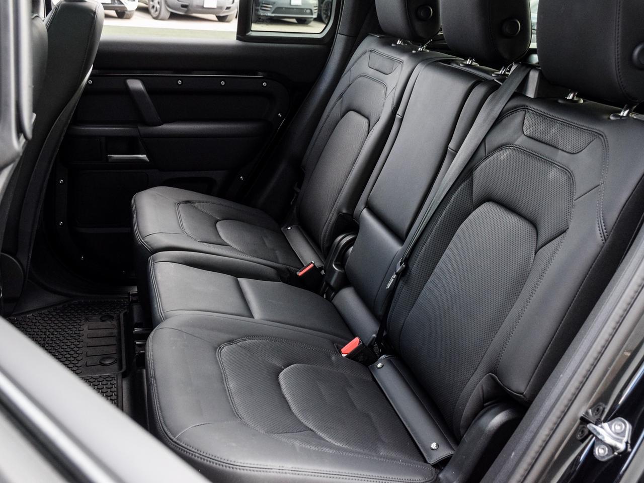 2025 Land Rover Defender X-DYNAMIC SE -DYNAMIC SE Photo