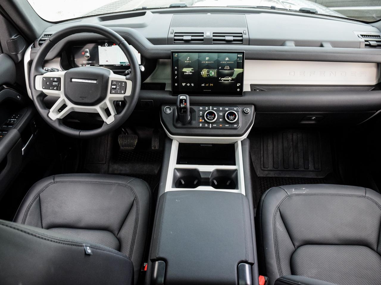 2025 Land Rover Defender X-DYNAMIC SE -DYNAMIC SE Photo