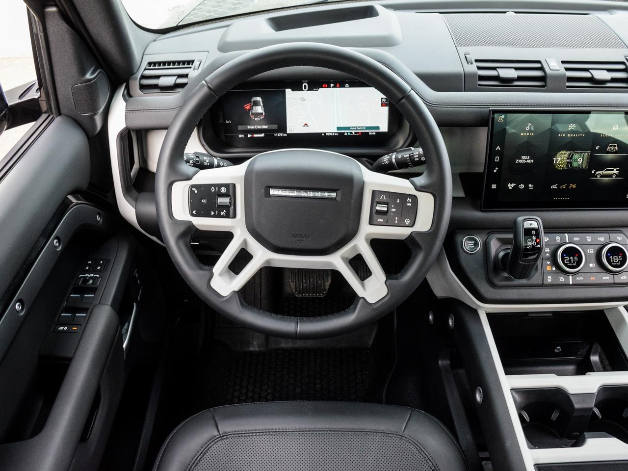 2025 Land Rover Defender X-DYNAMIC SE -DYNAMIC SE Photo
