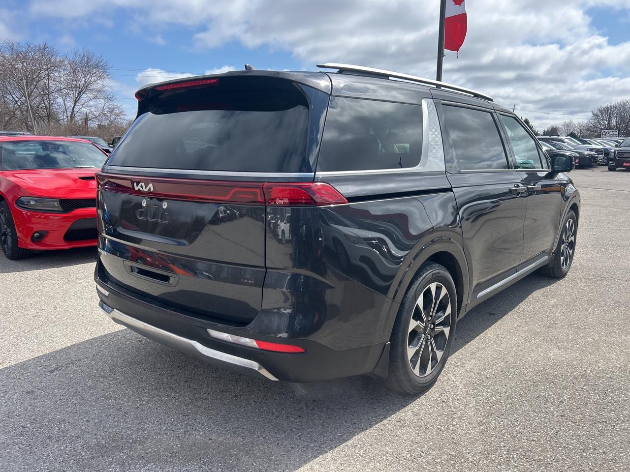2024 Kia Carnival EX+, 8 PASSENGER, BALANCE OF FACTORY WARRANTY! Photo
