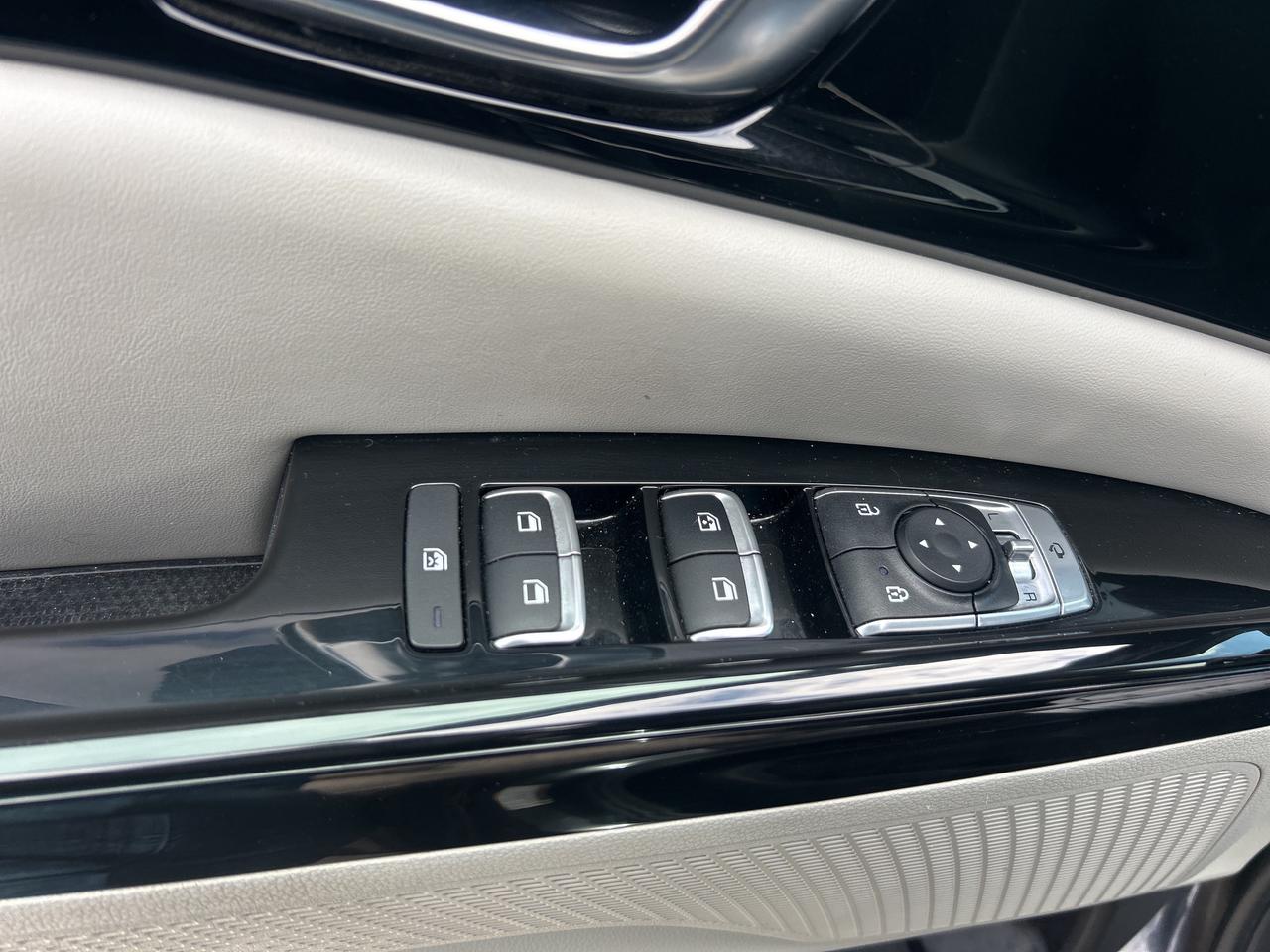 2024 Kia Carnival EX+, 8 PASSENGER, BALANCE OF FACTORY WARRANTY! Photo