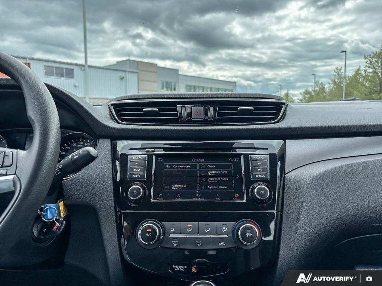 2023 Nissan Qashqai S   Heated Seats   Apple CarPlay   Alloy Rims Photo