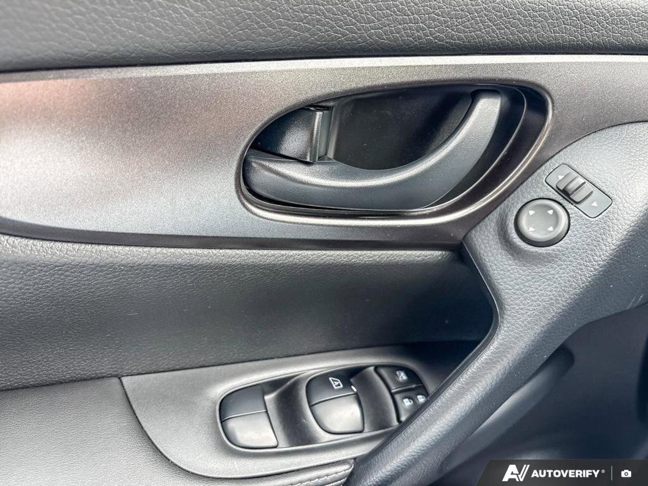 2023 Nissan Qashqai S   Heated Seats   Apple CarPlay   Alloy Rims Photo
