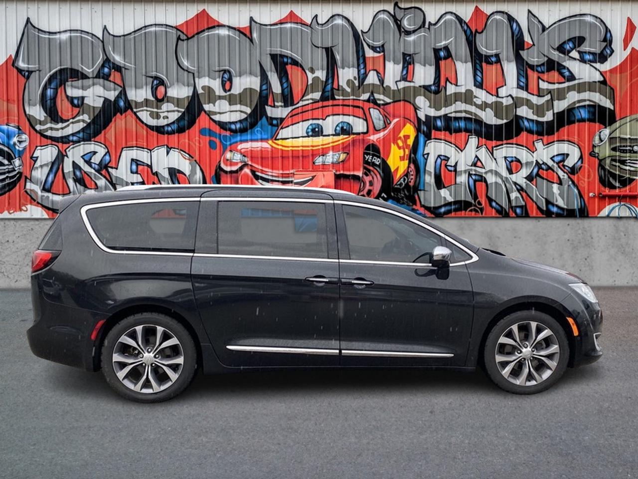 2017 Chrysler Pacifica LTD, SUNROOF, REMOTE START, LEATHER, BACK UP CAM! Photo