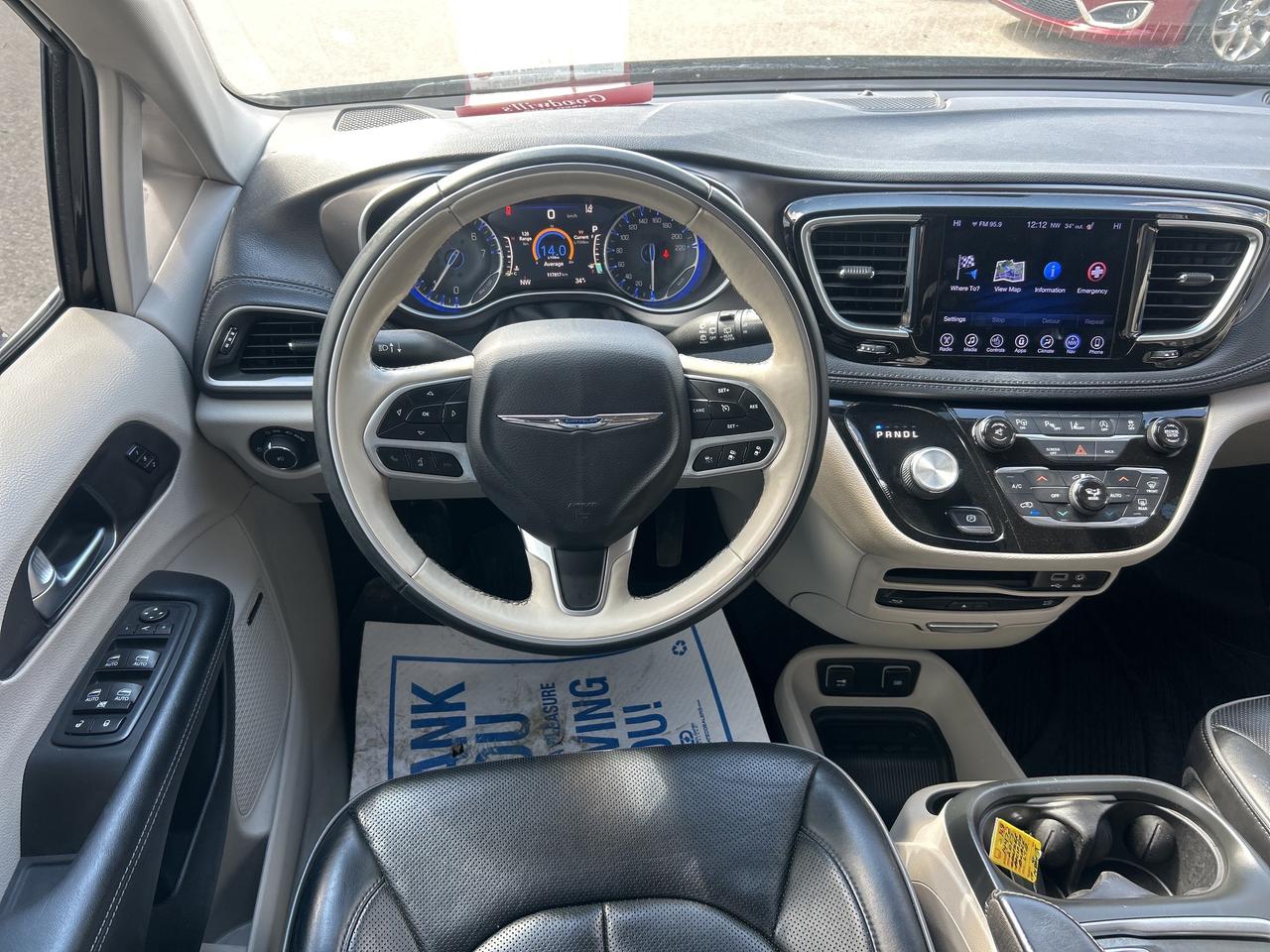 2017 Chrysler Pacifica LTD, SUNROOF, REMOTE START, LEATHER, BACK UP CAM! Photo