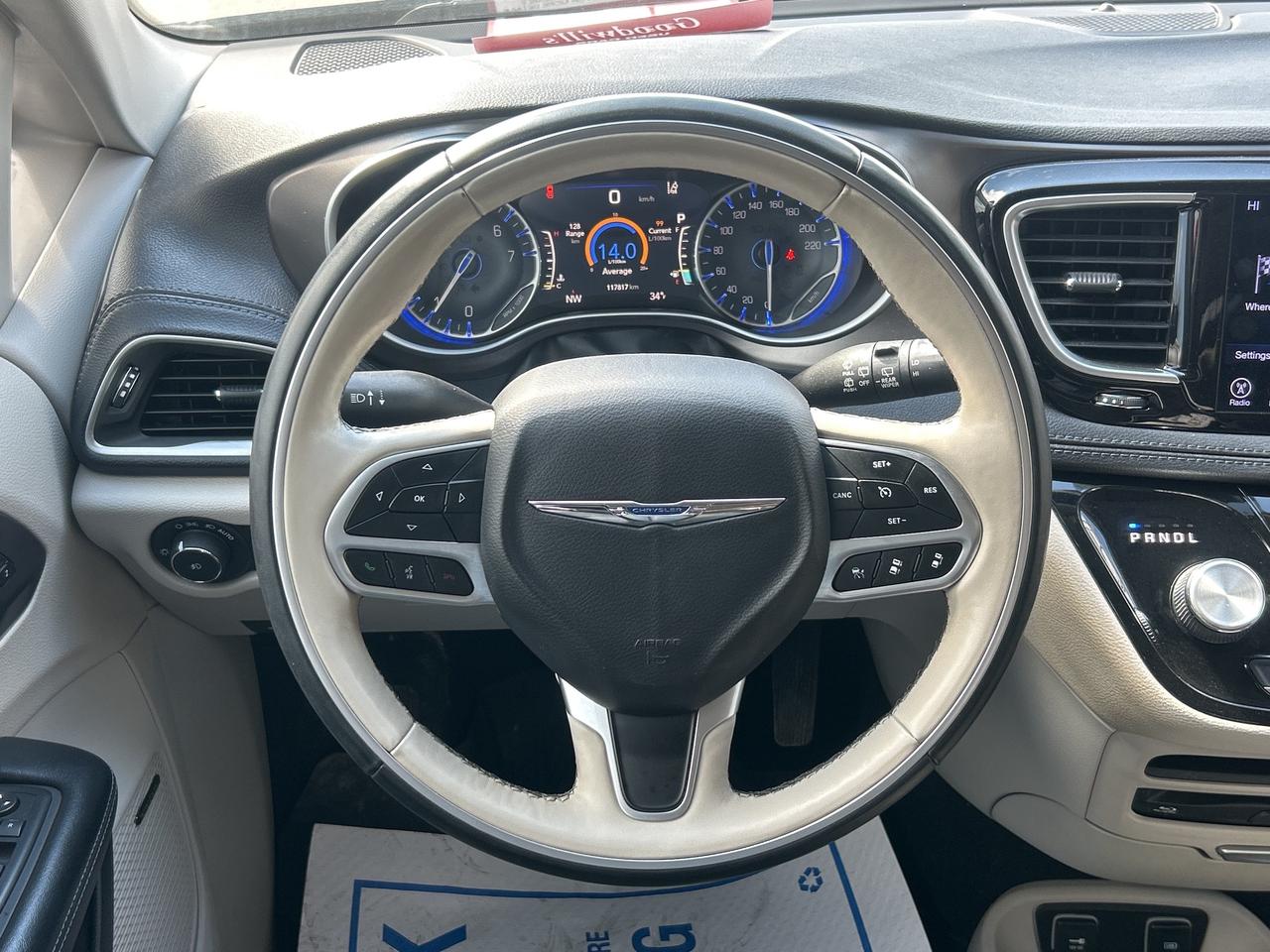 2017 Chrysler Pacifica LTD, SUNROOF, REMOTE START, LEATHER, BACK UP CAM! Photo