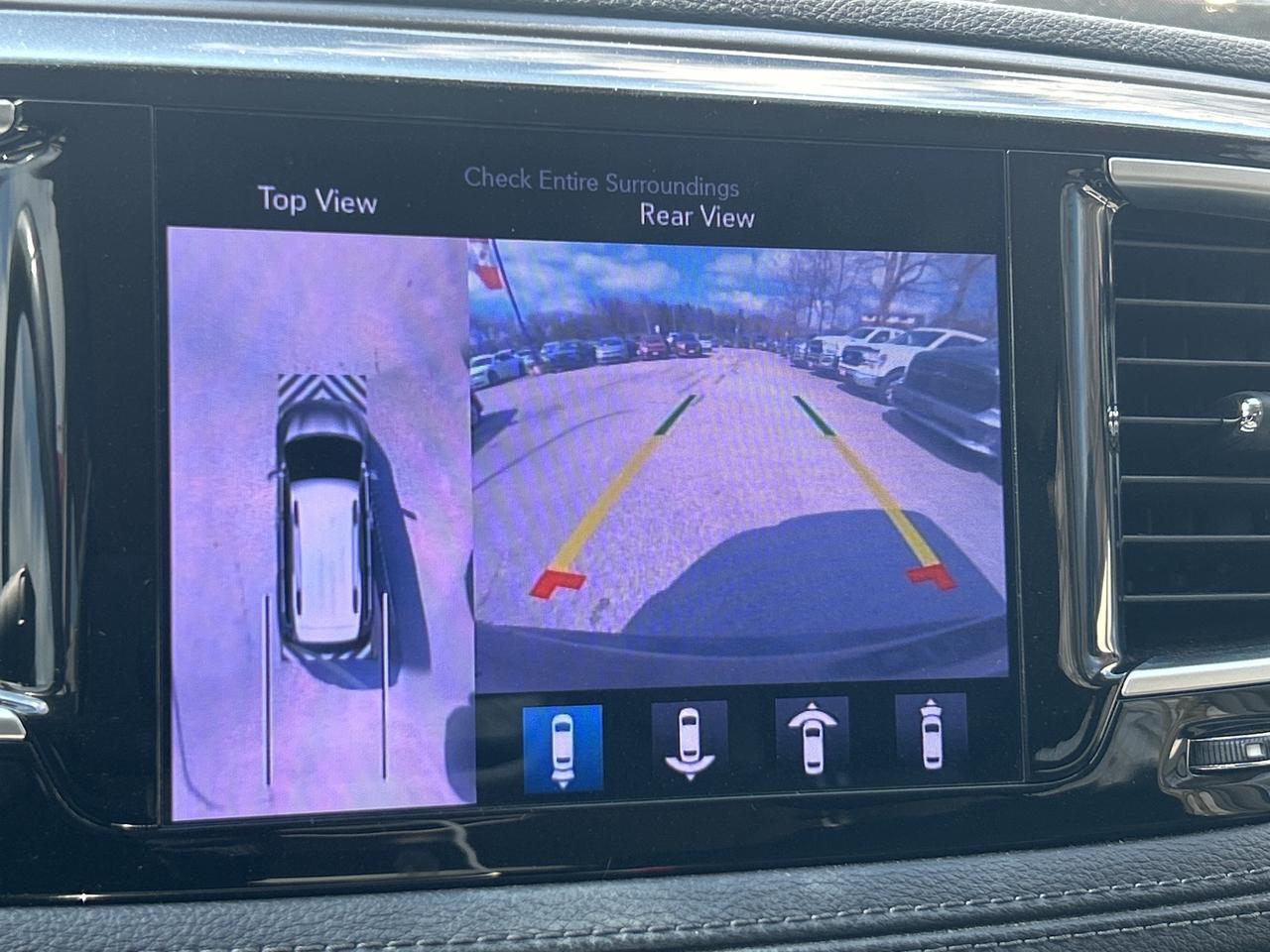 2017 Chrysler Pacifica LTD, SUNROOF, REMOTE START, LEATHER, BACK UP CAM! Photo