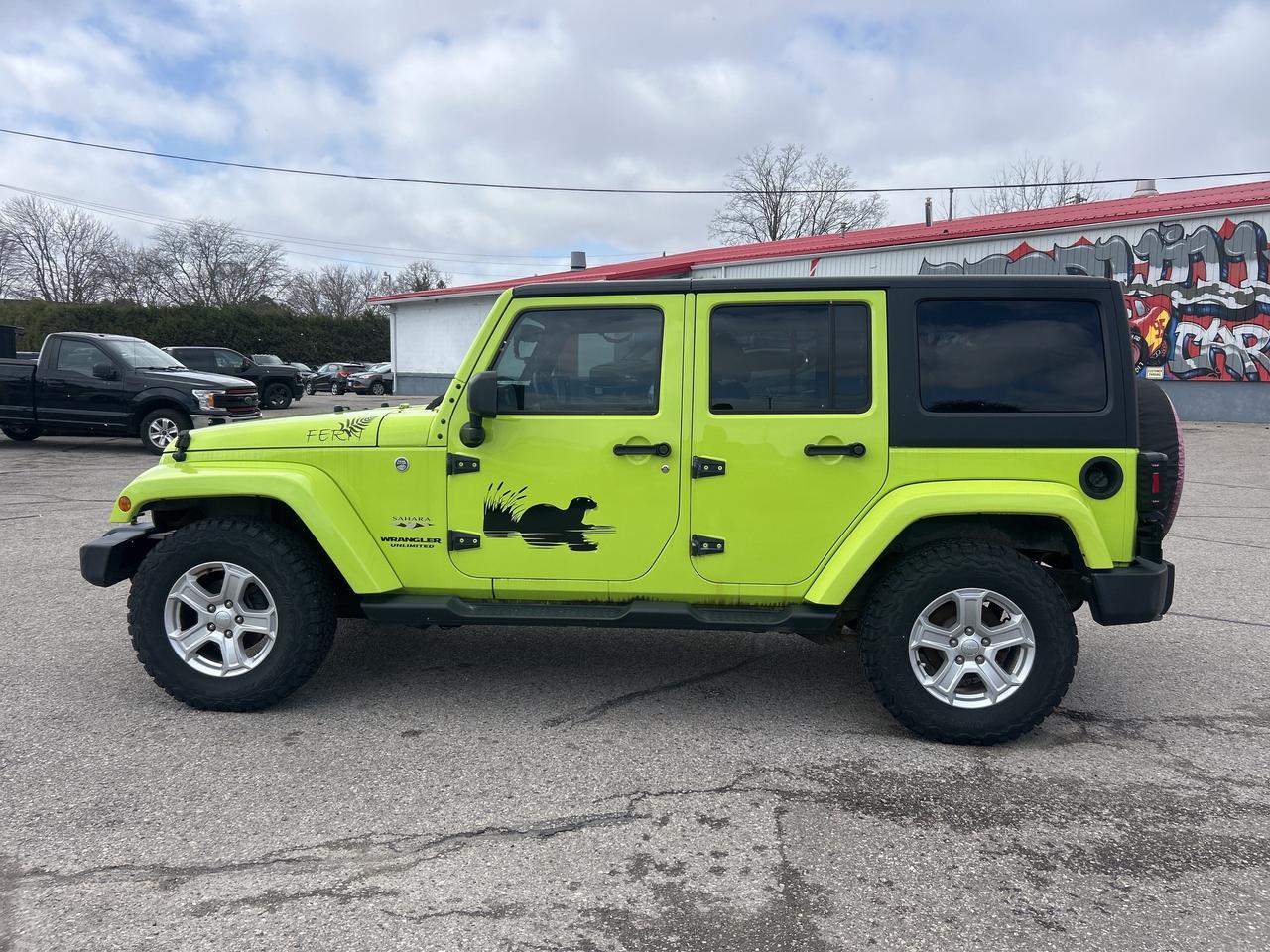 2016 Jeep WRANGLER UNLIMITED SAHARA, AUTO, HEATED SEATS, NAV! Photo2