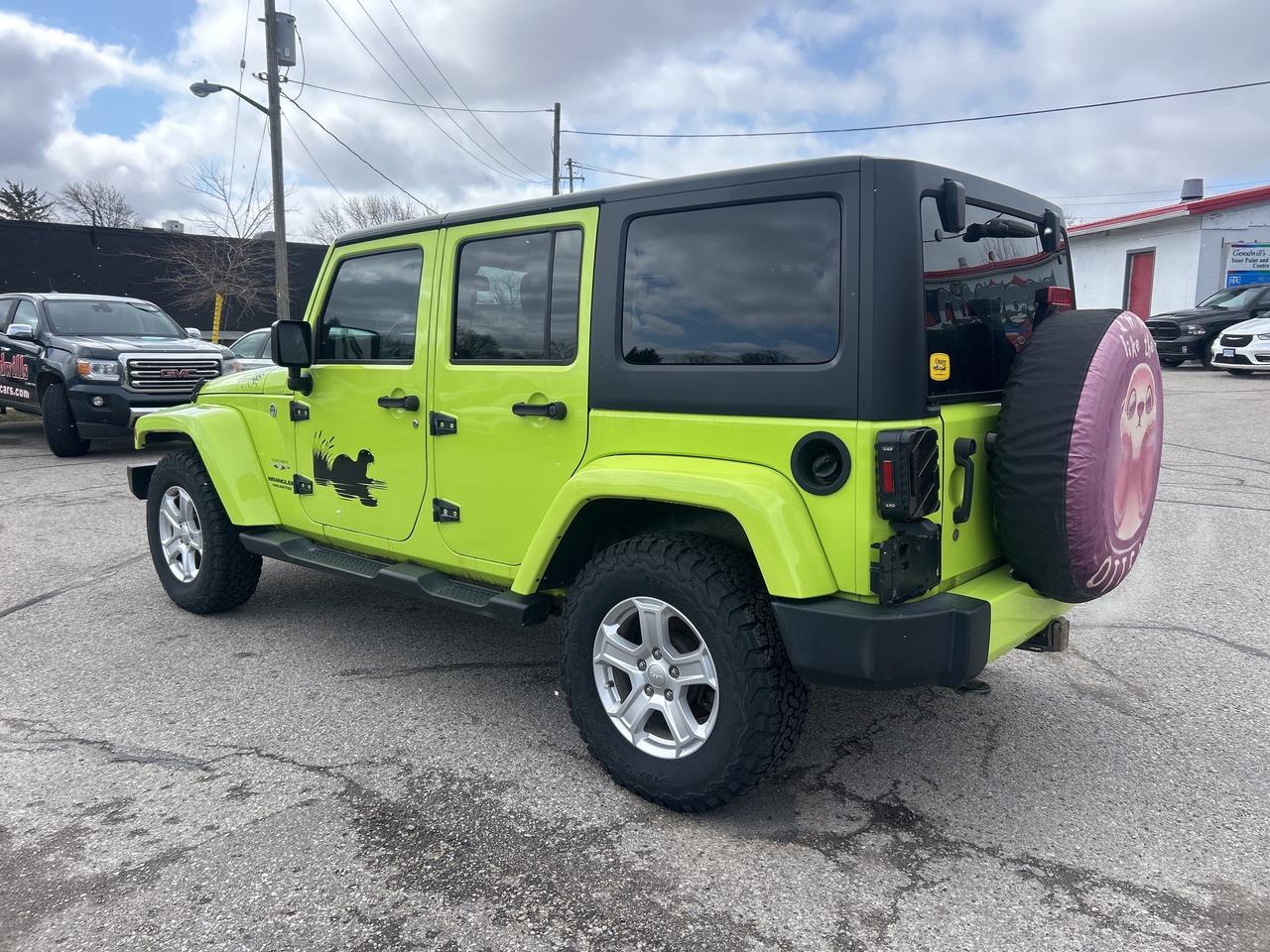 2016 Jeep WRANGLER UNLIMITED SAHARA, AUTO, HEATED SEATS, NAV! Photo3
