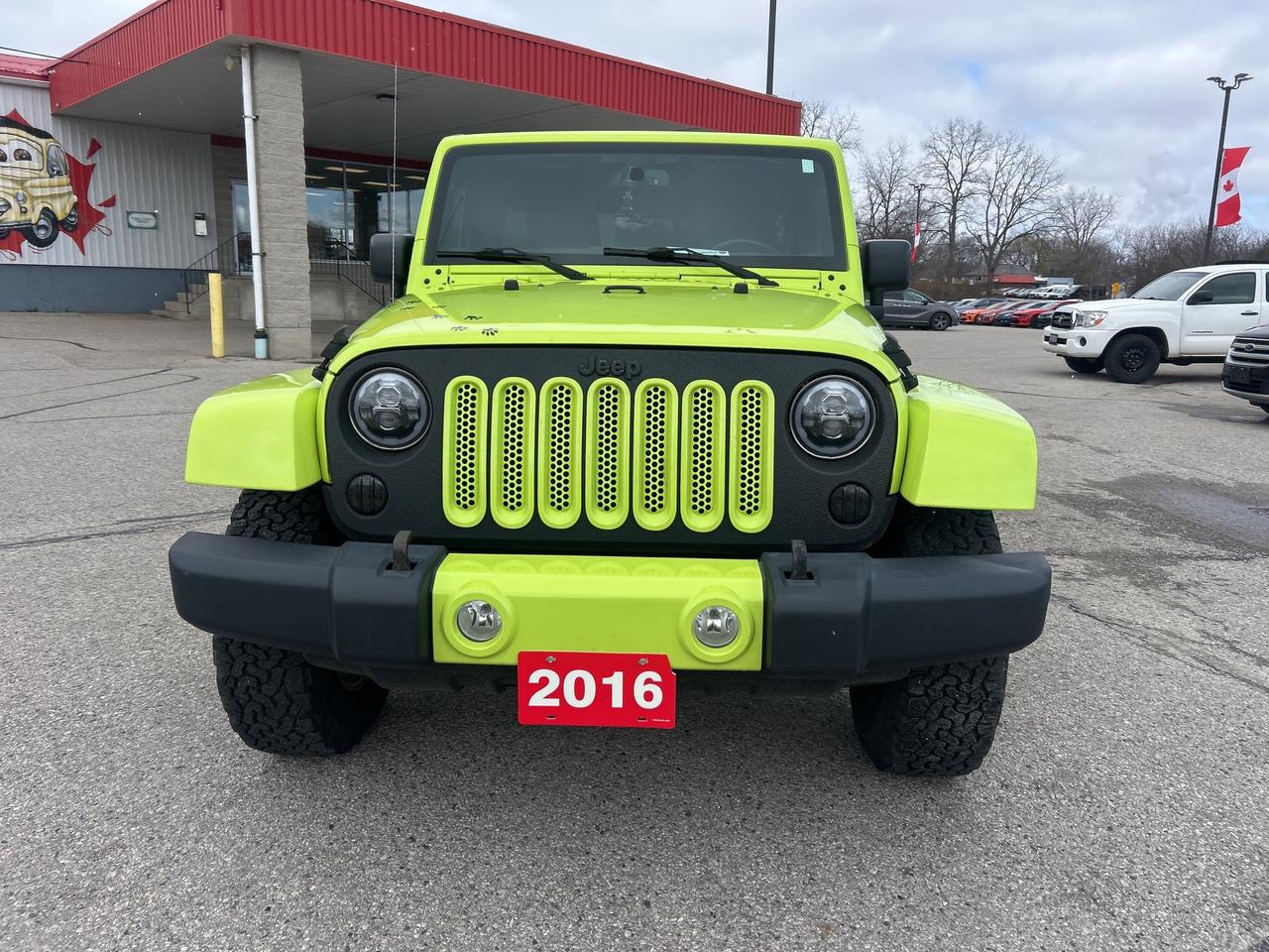 2016 Jeep WRANGLER UNLIMITED SAHARA, AUTO, HEATED SEATS, NAV! Photo