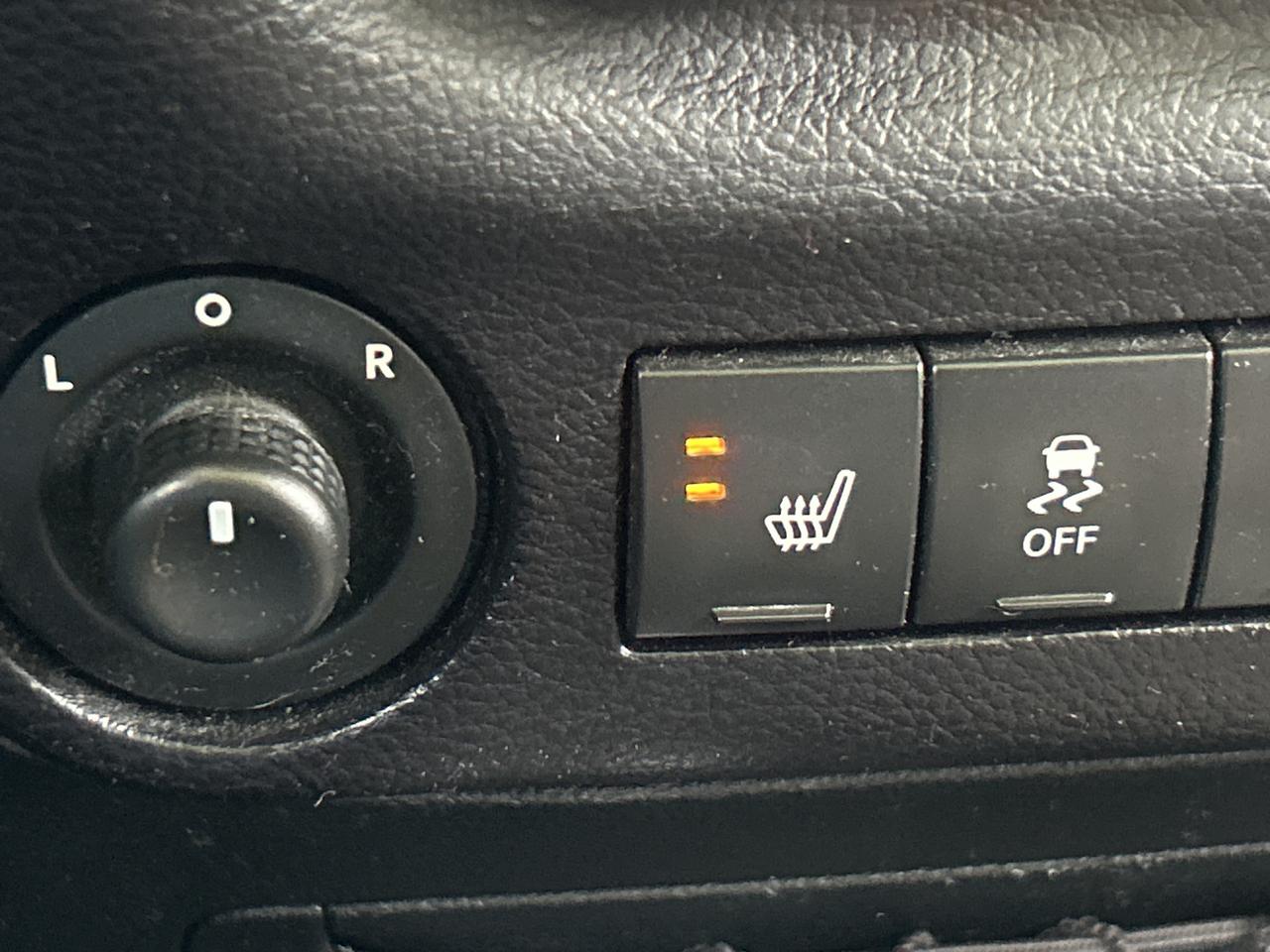 2016 Jeep WRANGLER UNLIMITED SAHARA, AUTO, HEATED SEATS, NAV! Photo