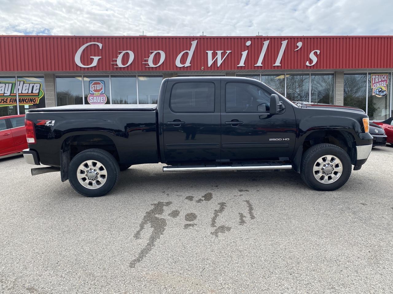 2014 GMC SIERRA 2500HD SLT, HEATED LEATHER, SUNROOF, CLEAN CARFAX! Photo