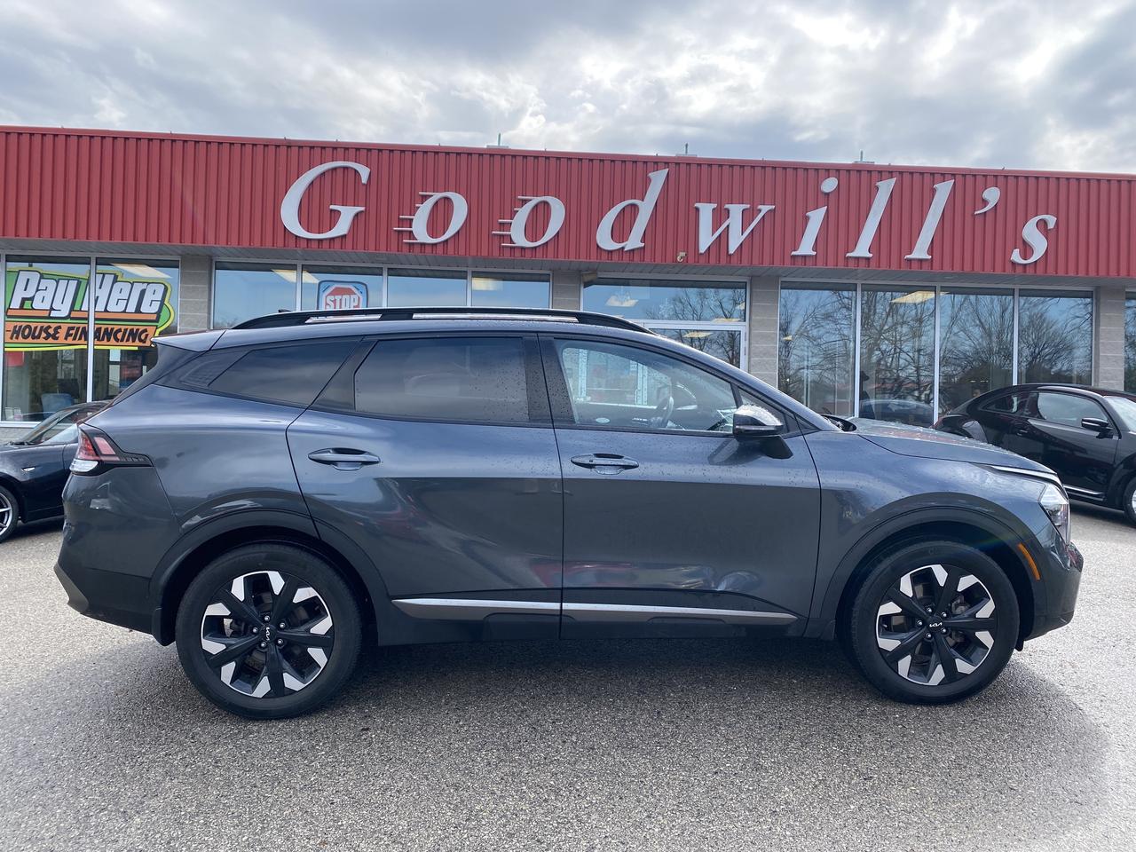 2023 Kia Sportage X-LINE, CLEAN CARFAX, HEATED LEATHER, REMOTE START Photo