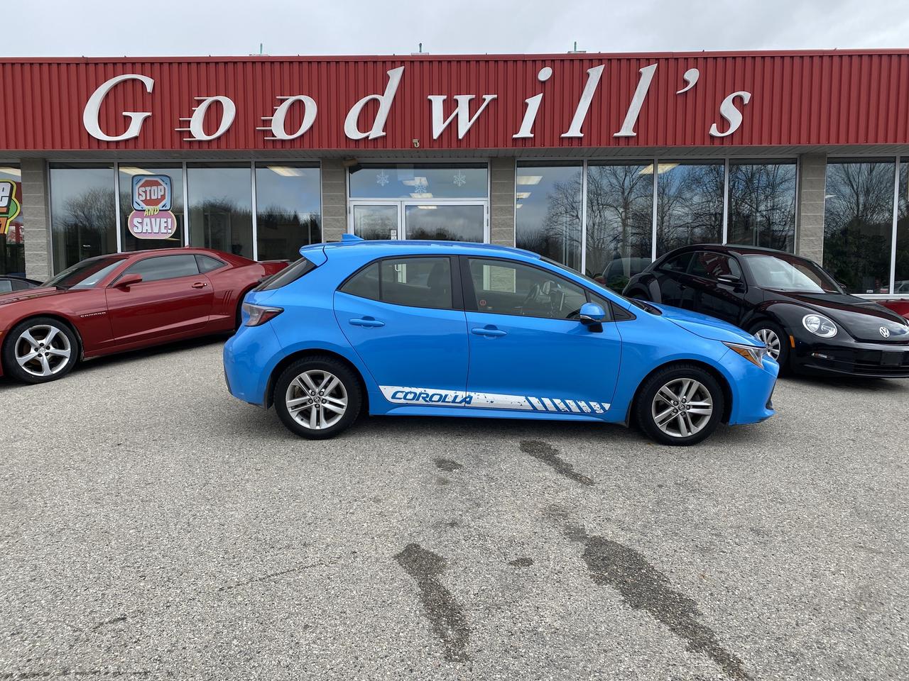 2021 Toyota Corolla Hatchback AUTO, CLEAN CARFAX, BACK UP CAMERA, HEATED SEATS! Photo